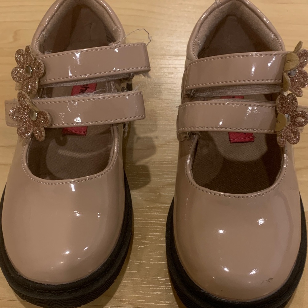Rachel Shoes brand Kids Blush Patent Leather Mary Jane Shoes size 9
